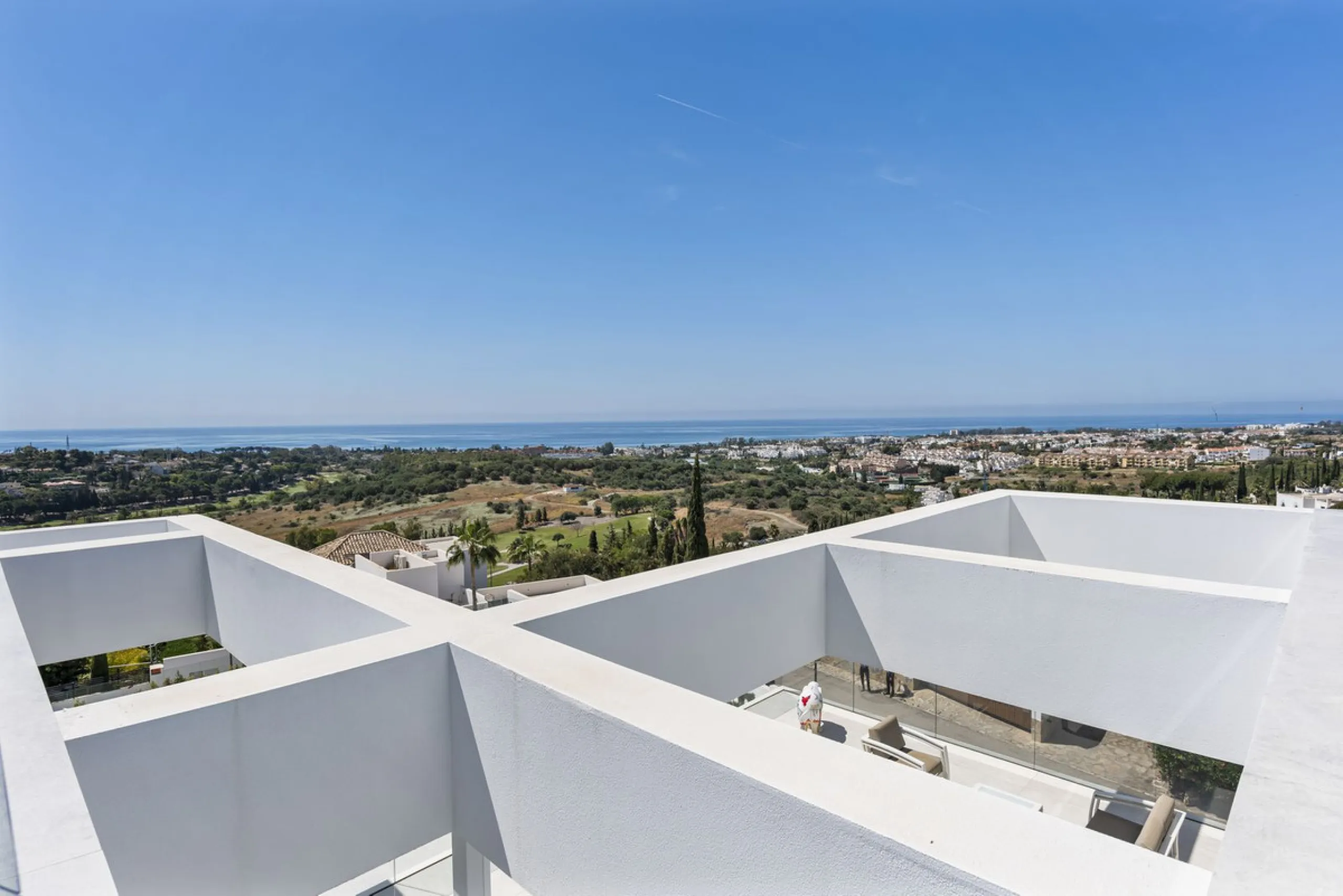 Discover an Astonishing and Unique Villa in El Paraíso Alto! Experience Luxury Like Never Before