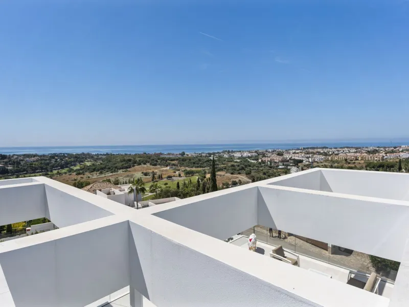 Discover an Astonishing and Unique Villa in El Paraíso Alto! Experience Luxury Like Never Before