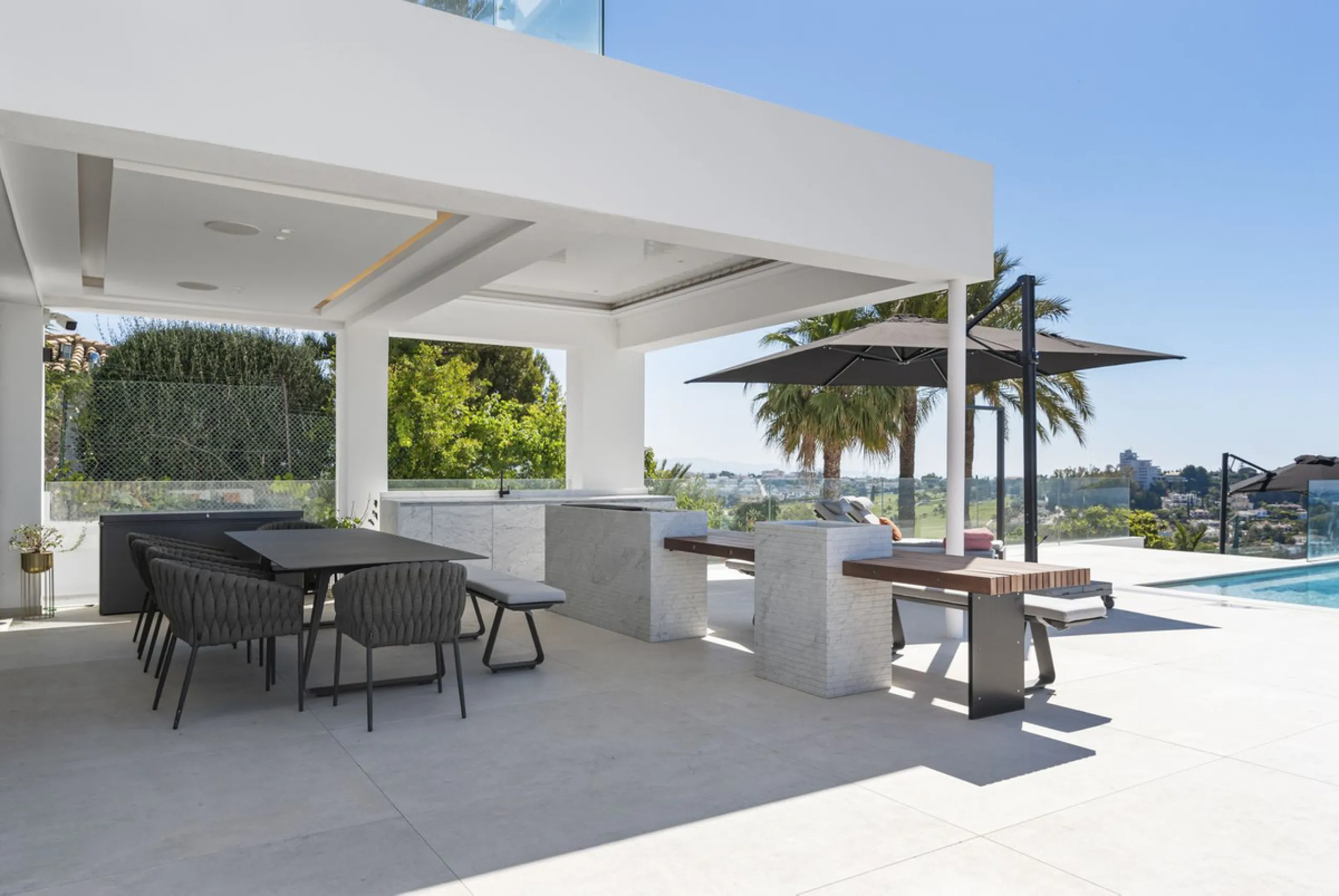 Discover an Astonishing and Unique Villa in El Paraíso Alto! Experience Luxury Like Never Before