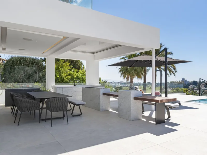 Discover an Astonishing and Unique Villa in El Paraíso Alto! Experience Luxury Like Never Before