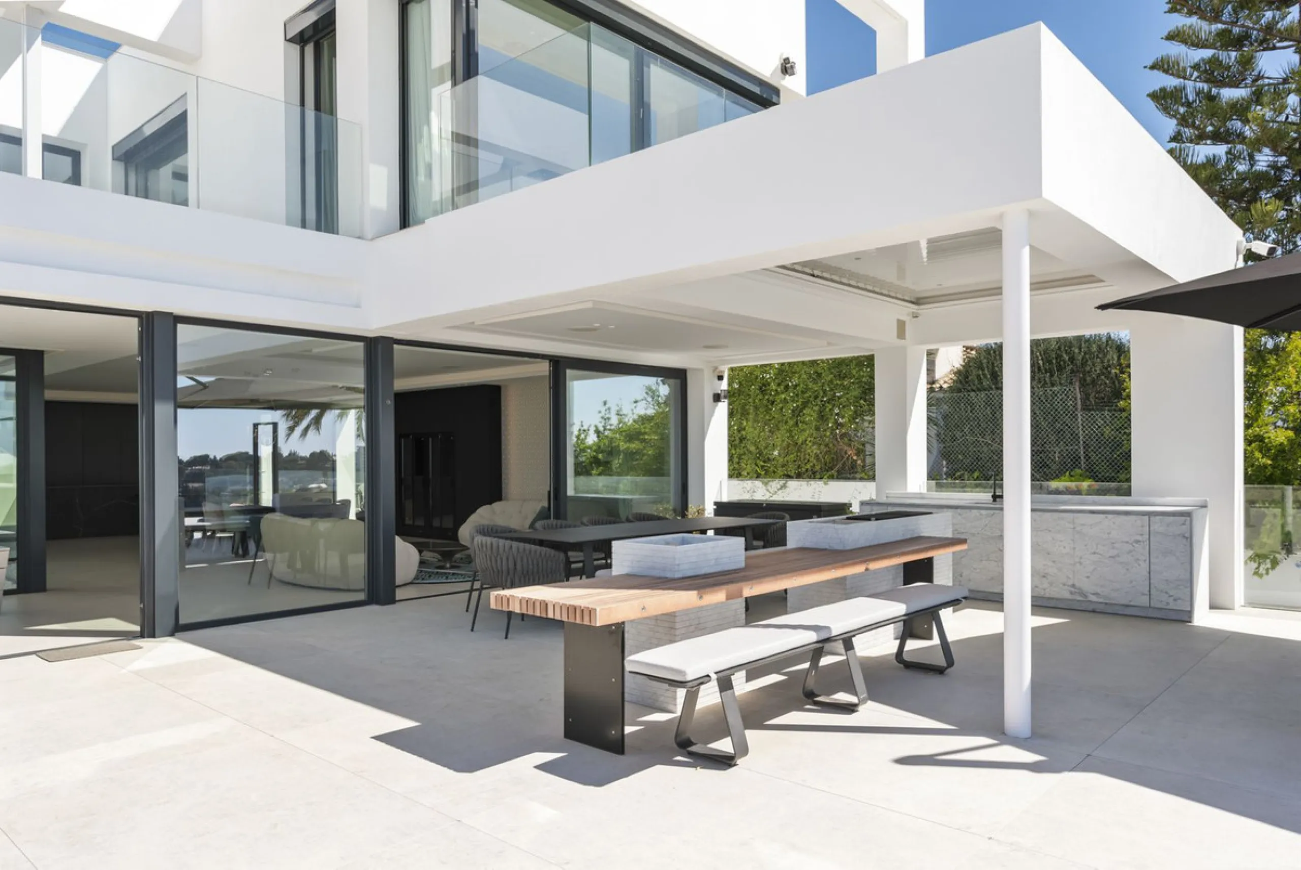 Discover an Astonishing and Unique Villa in El Paraíso Alto! Experience Luxury Like Never Before