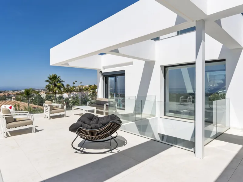 Discover an Astonishing and Unique Villa in El Paraíso Alto! Experience Luxury Like Never Before