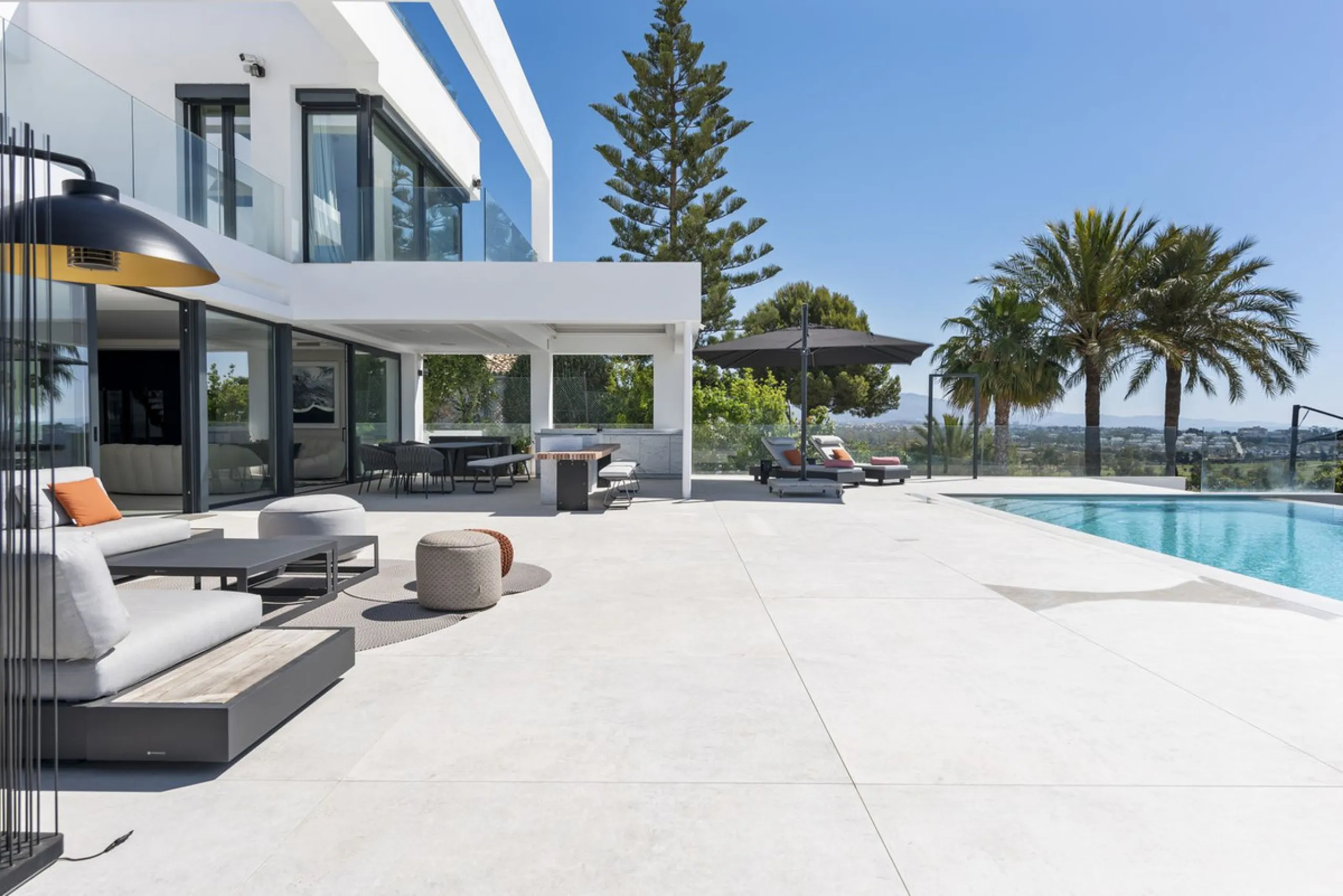 Discover an Astonishing and Unique Villa in El Paraíso Alto! Experience Luxury Like Never Before