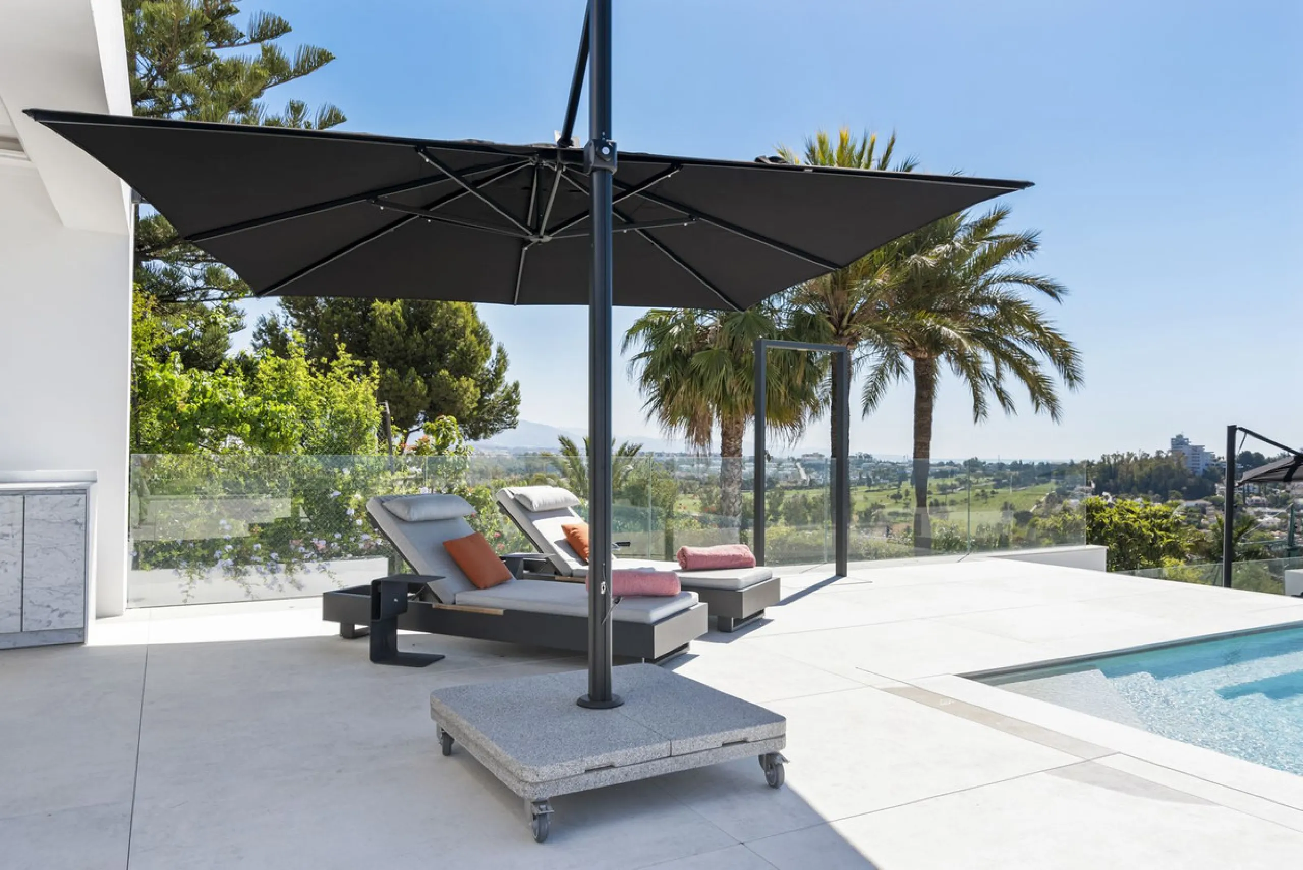 Discover an Astonishing and Unique Villa in El Paraíso Alto! Experience Luxury Like Never Before