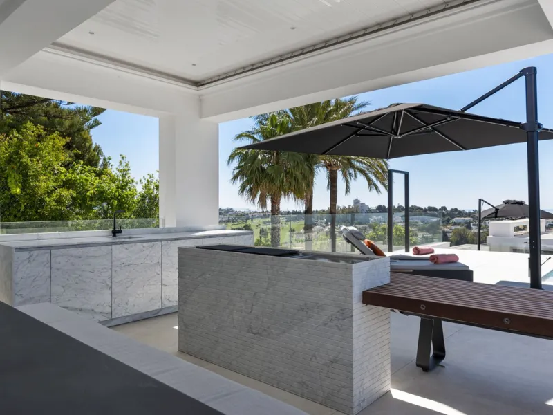 Discover an Astonishing and Unique Villa in El Paraíso Alto! Experience Luxury Like Never Before
