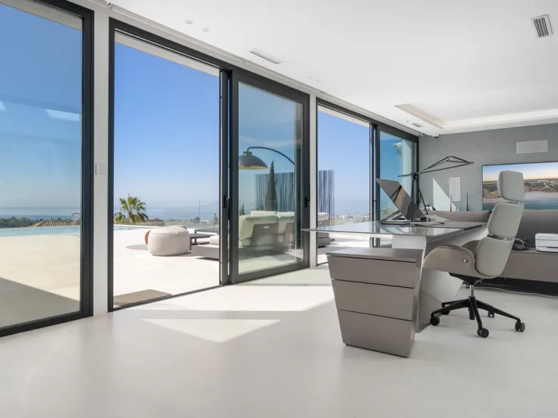 Discover an Astonishing and Unique Villa in El Paraíso Alto! Experience Luxury Like Never Before