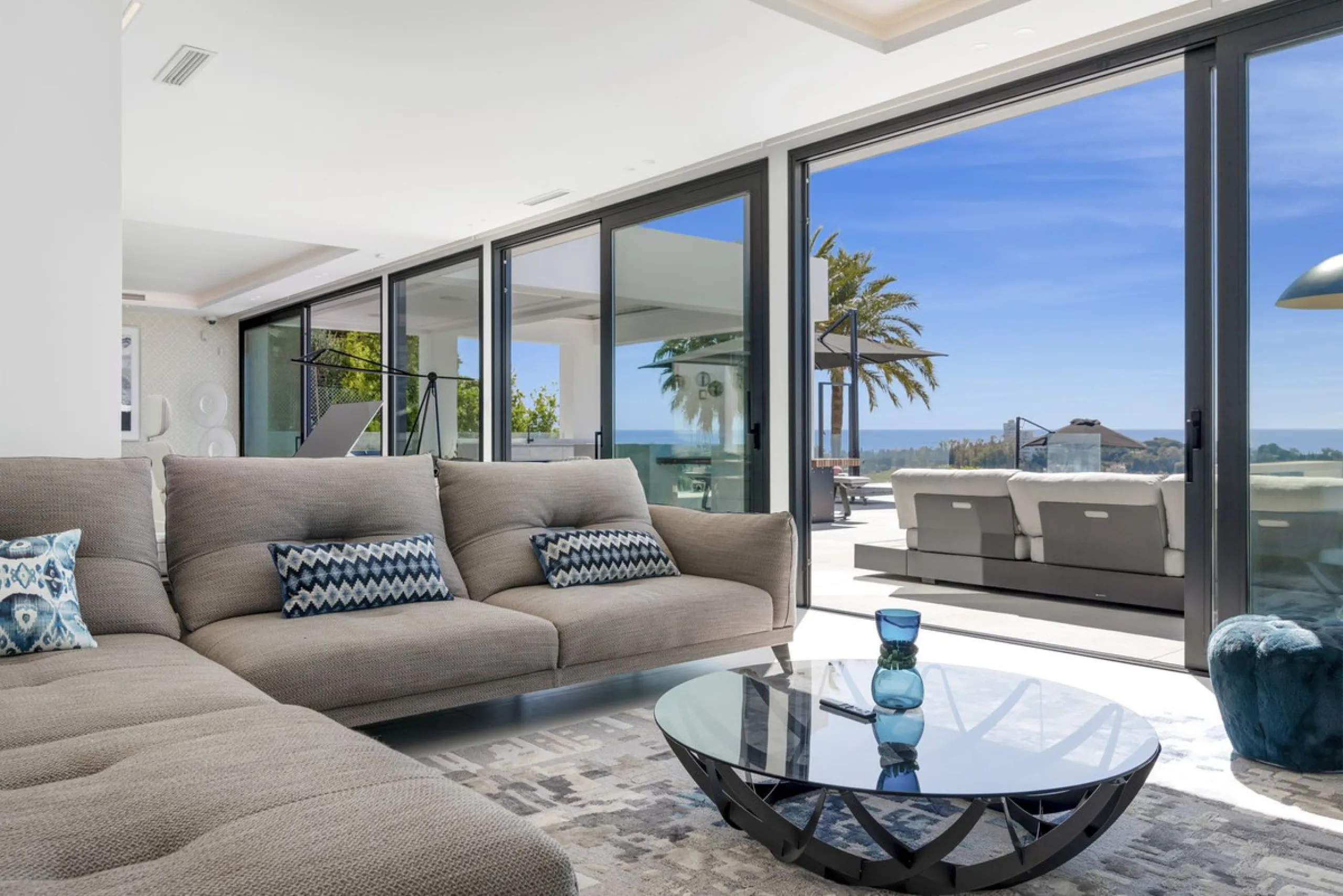Discover an Astonishing and Unique Villa in El Paraíso Alto! Experience Luxury Like Never Before
