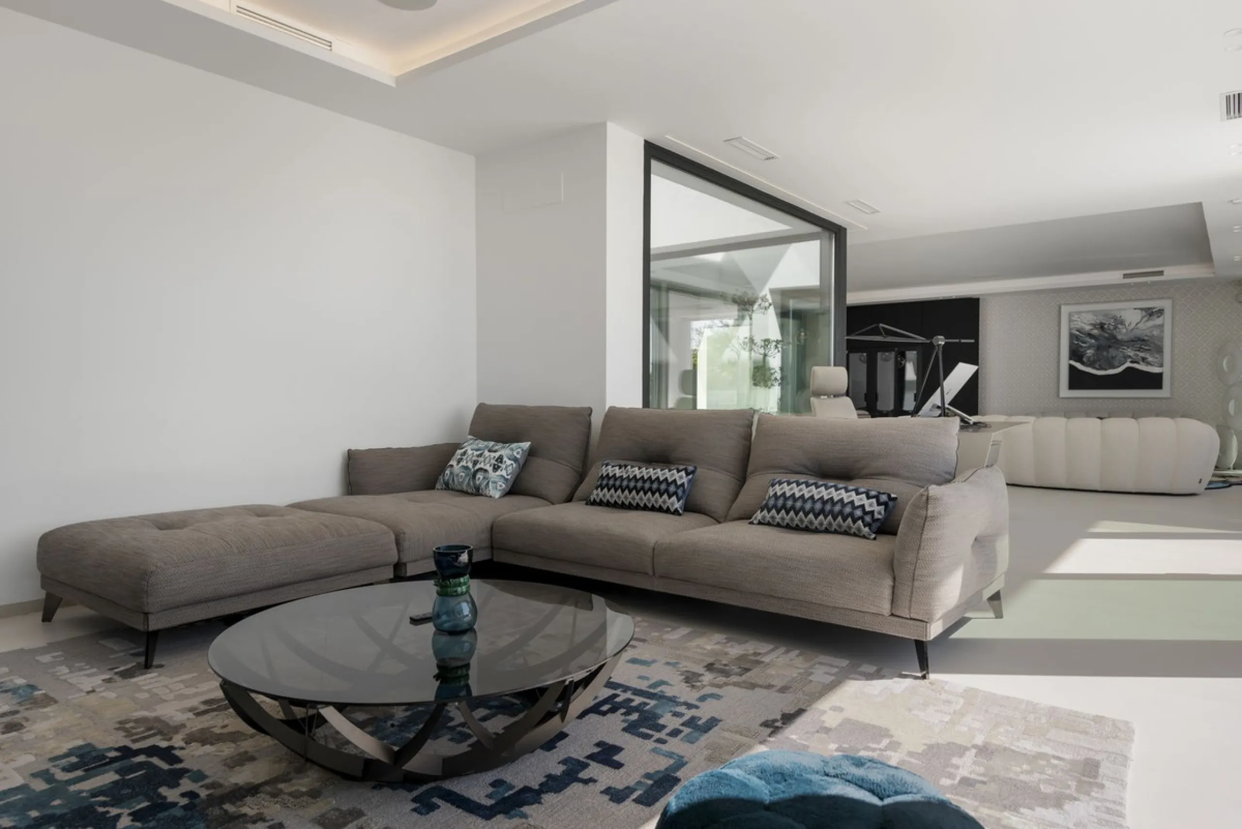 Discover an Astonishing and Unique Villa in El Paraíso Alto! Experience Luxury Like Never Before