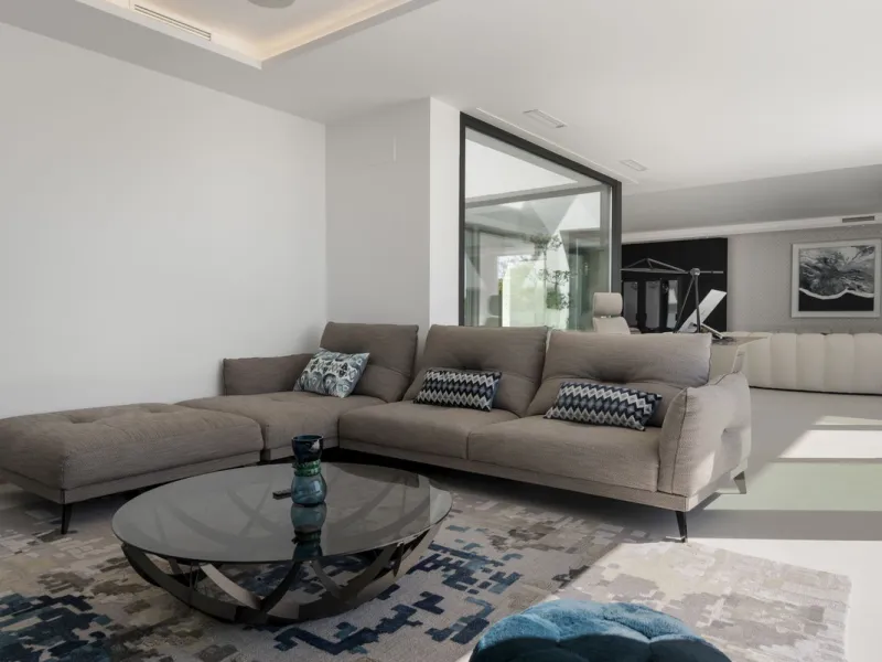 Discover an Astonishing and Unique Villa in El Paraíso Alto! Experience Luxury Like Never Before