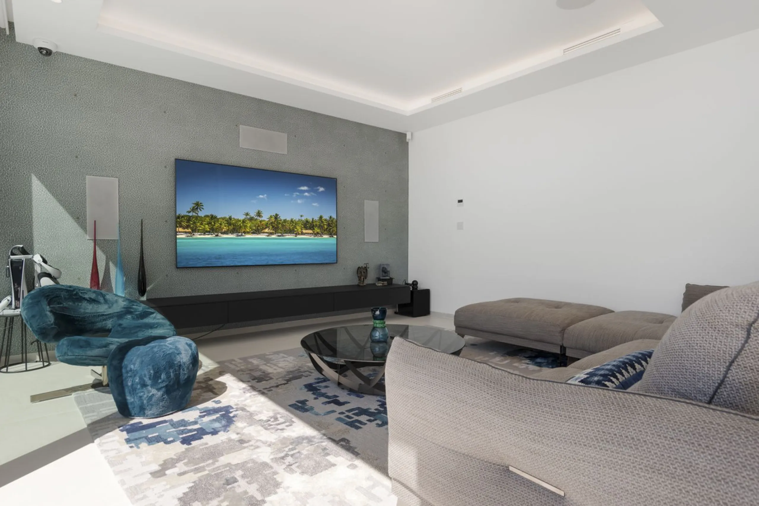 Discover an Astonishing and Unique Villa in El Paraíso Alto! Experience Luxury Like Never Before