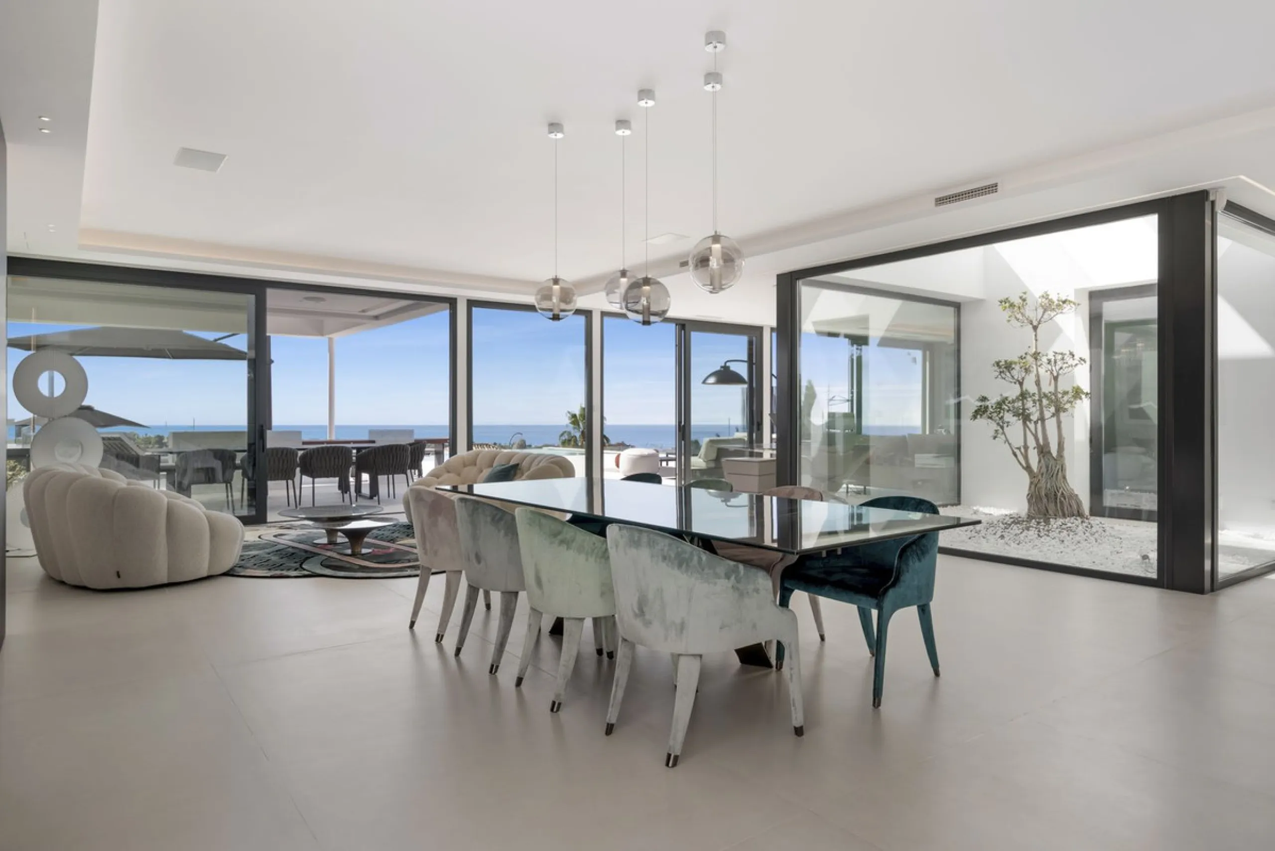 Discover an Astonishing and Unique Villa in El Paraíso Alto! Experience Luxury Like Never Before