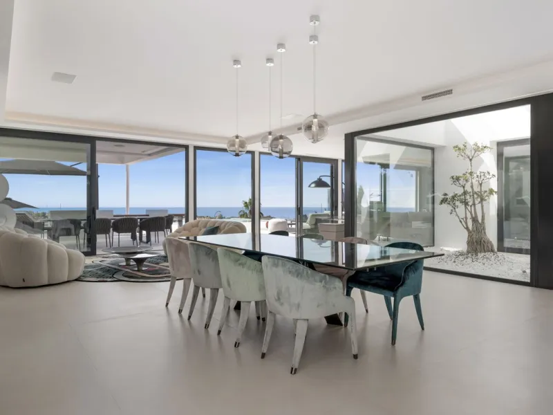 Discover an Astonishing and Unique Villa in El Paraíso Alto! Experience Luxury Like Never Before