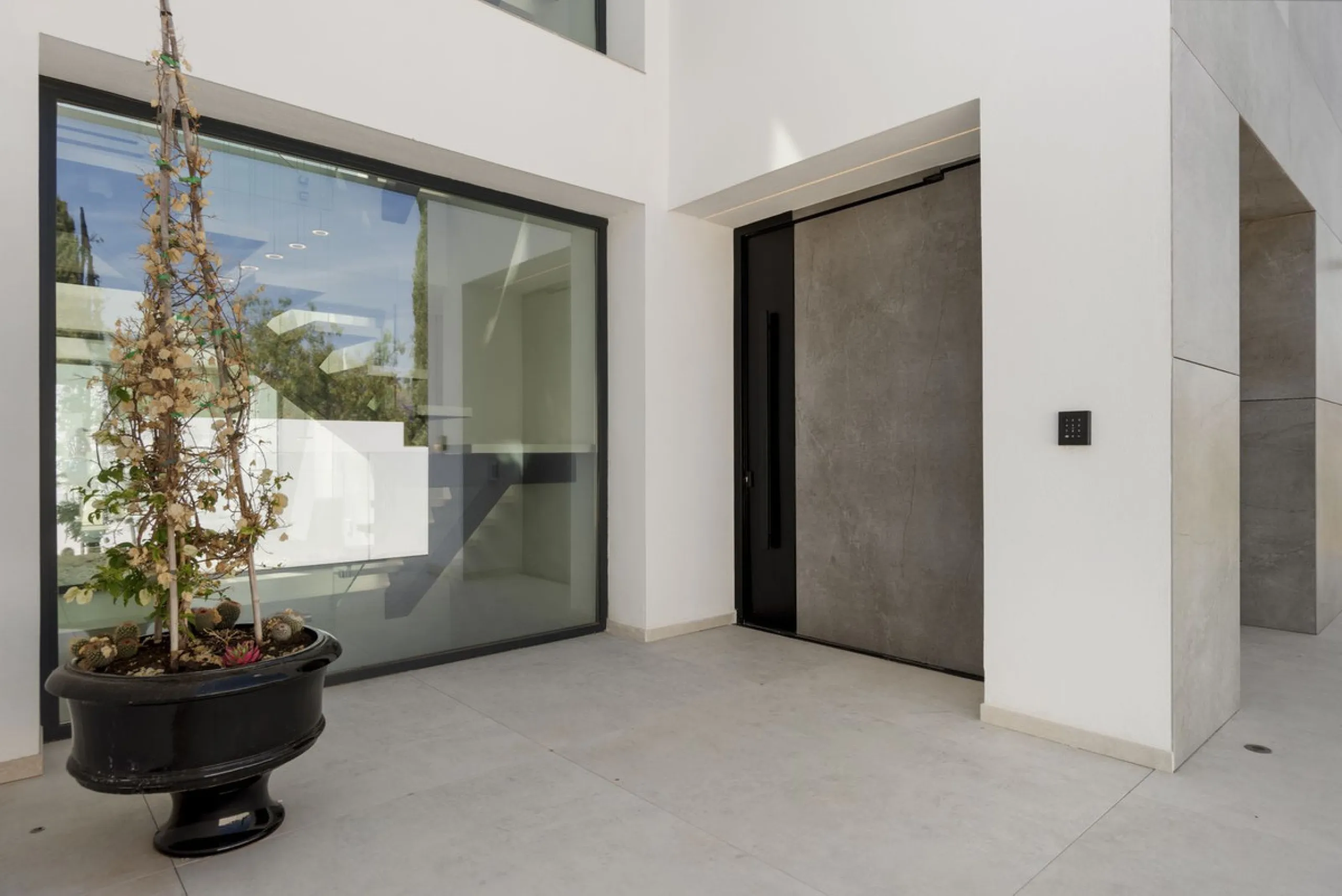 Discover an Astonishing and Unique Villa in El Paraíso Alto! Experience Luxury Like Never Before