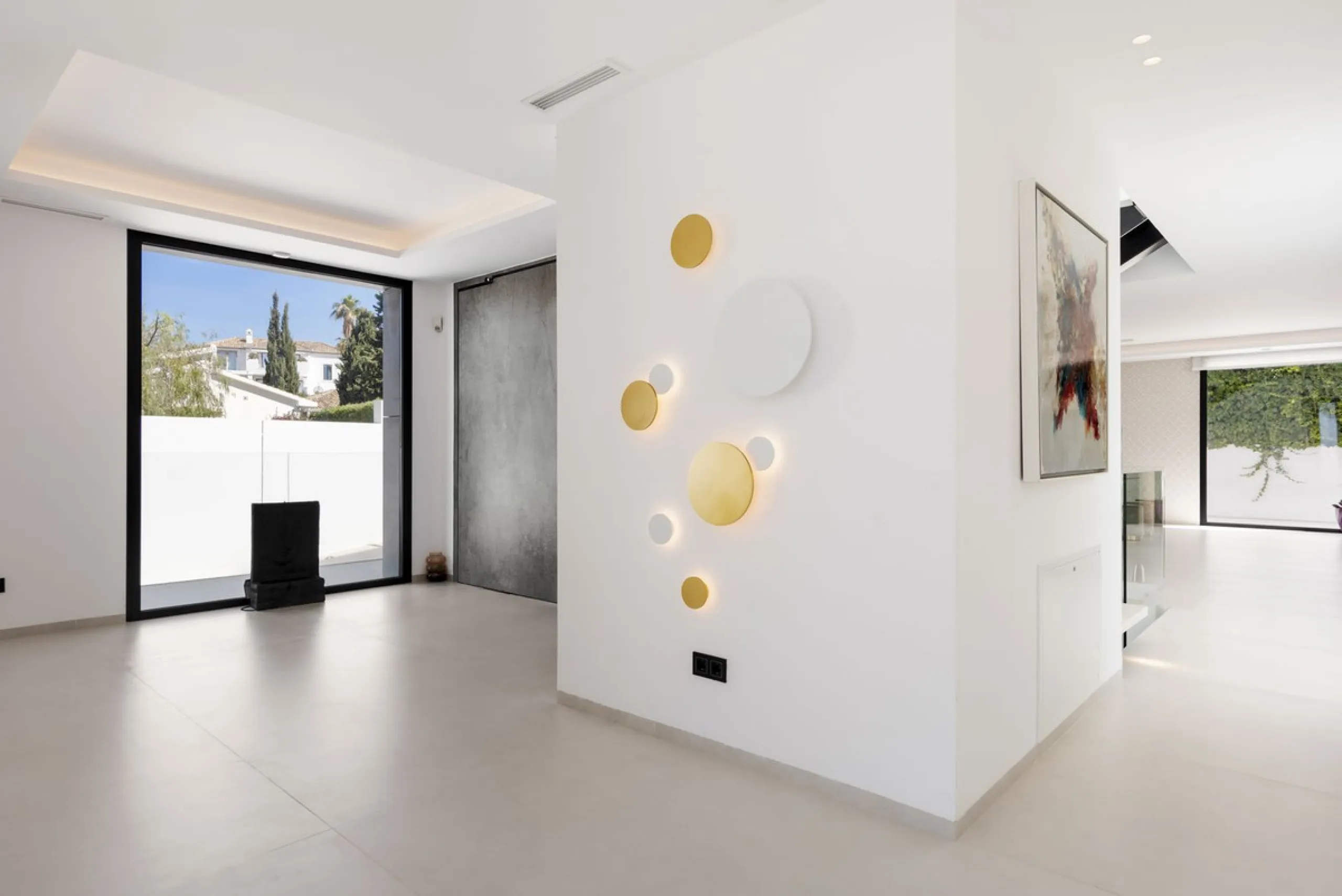 Discover an Astonishing and Unique Villa in El Paraíso Alto! Experience Luxury Like Never Before