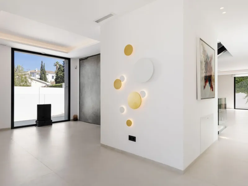 Discover an Astonishing and Unique Villa in El Paraíso Alto! Experience Luxury Like Never Before