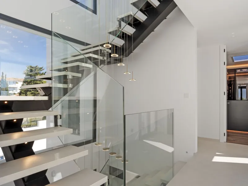 Discover an Astonishing and Unique Villa in El Paraíso Alto! Experience Luxury Like Never Before