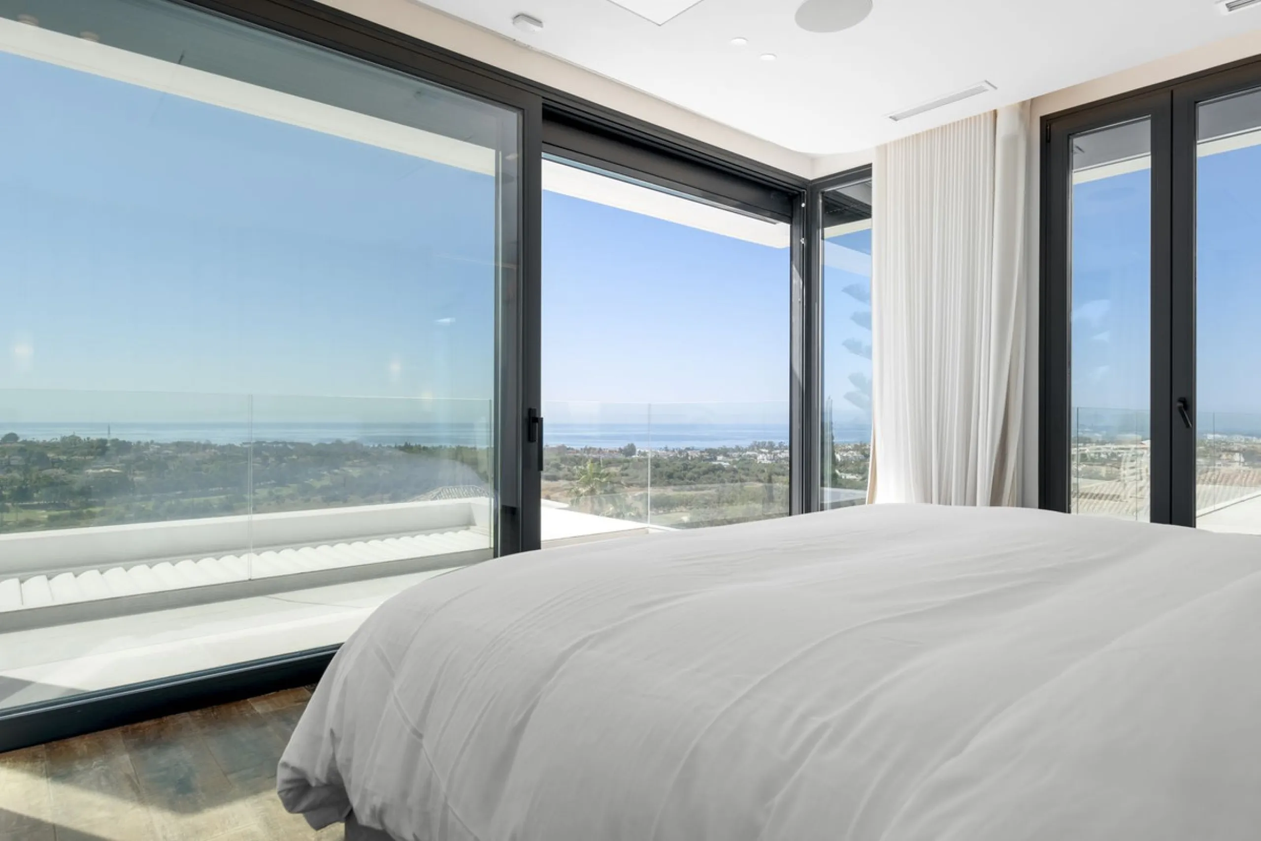 Discover an Astonishing and Unique Villa in El Paraíso Alto! Experience Luxury Like Never Before