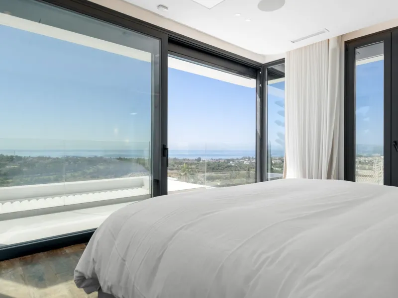 Discover an Astonishing and Unique Villa in El Paraíso Alto! Experience Luxury Like Never Before