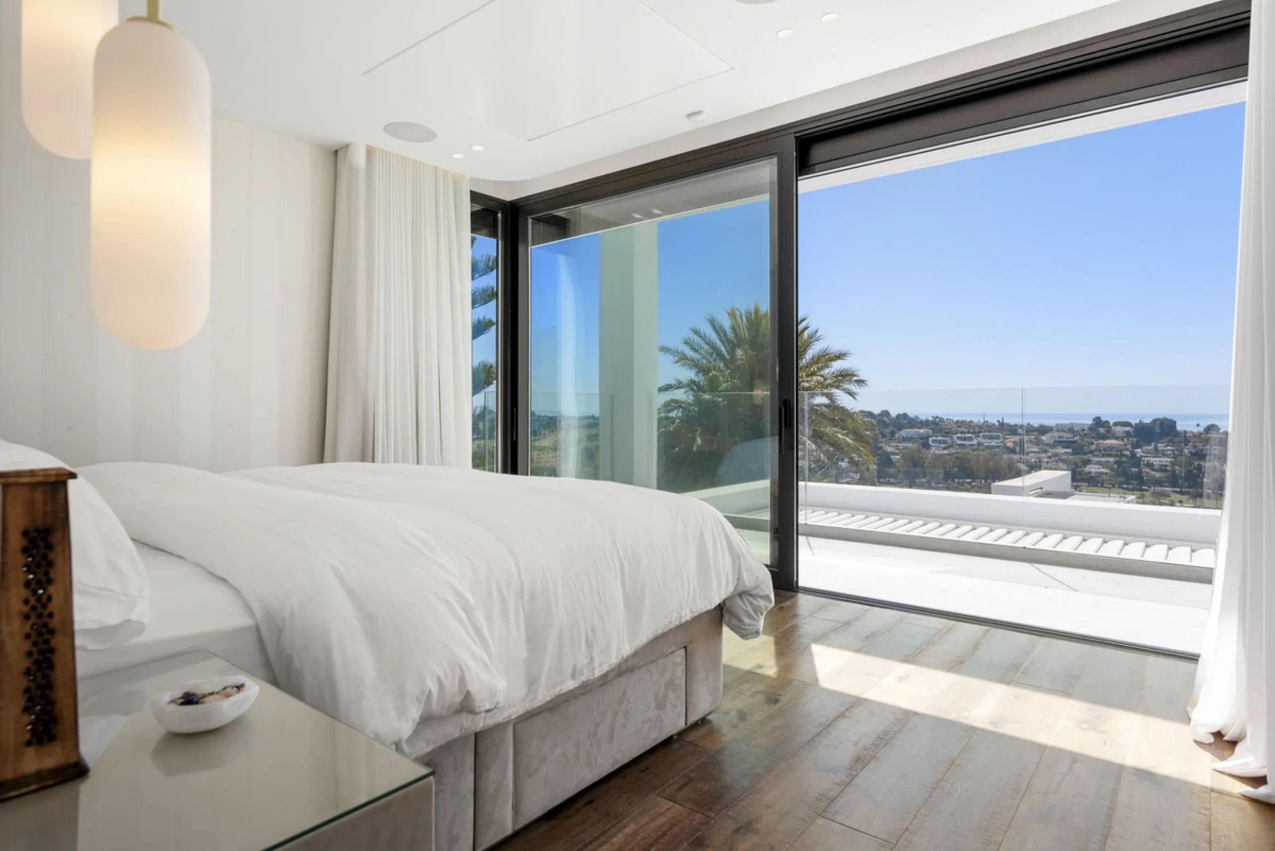 Discover an Astonishing and Unique Villa in El Paraíso Alto! Experience Luxury Like Never Before