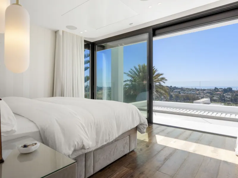 Discover an Astonishing and Unique Villa in El Paraíso Alto! Experience Luxury Like Never Before