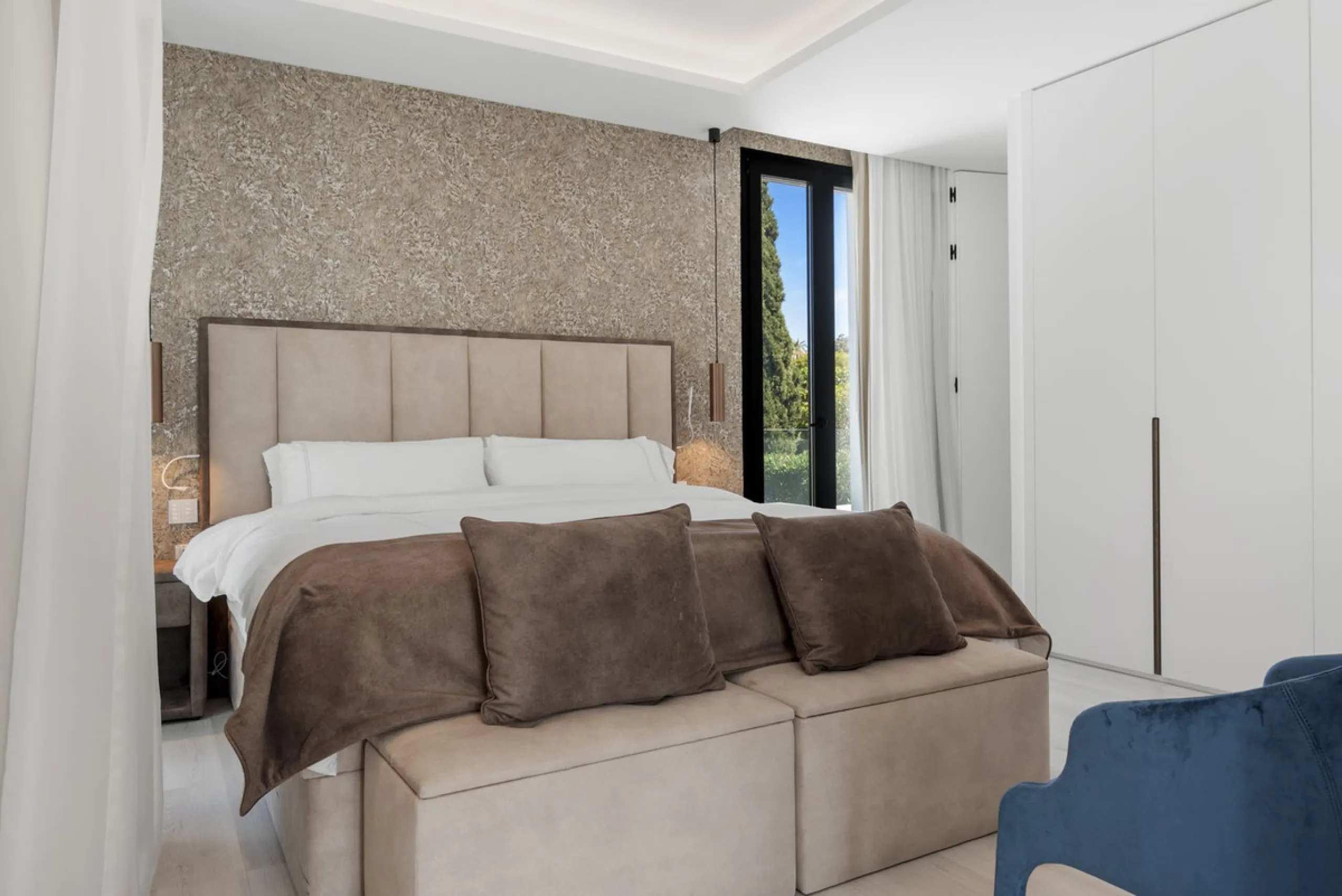 Discover an Astonishing and Unique Villa in El Paraíso Alto! Experience Luxury Like Never Before