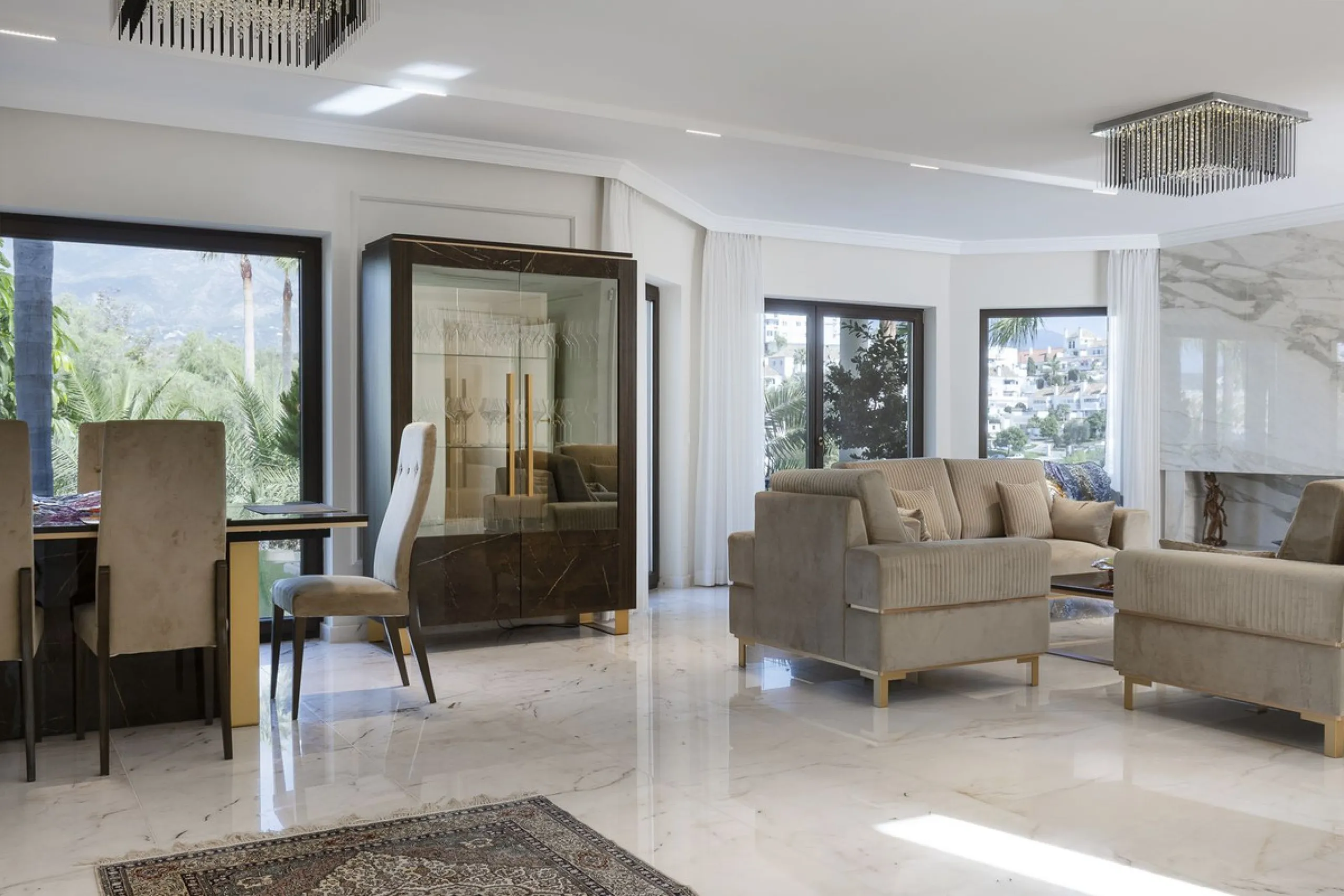Located in the prestigious Mijas Golf, this exquisite 3-story villa offers a perfect blend of elegance, innovation, and comfort. With 6 bedrooms, 4 bathrooms + WC, and 5 spacious terraces, it's designed to impress: