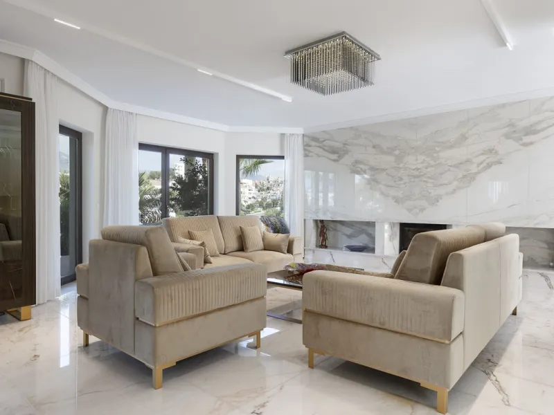Located in the prestigious Mijas Golf, this exquisite 3-story villa offers a perfect blend of elegance, innovation, and comfort. With 6 bedrooms, 4 bathrooms + WC, and 5 spacious terraces, it's designed to impress: