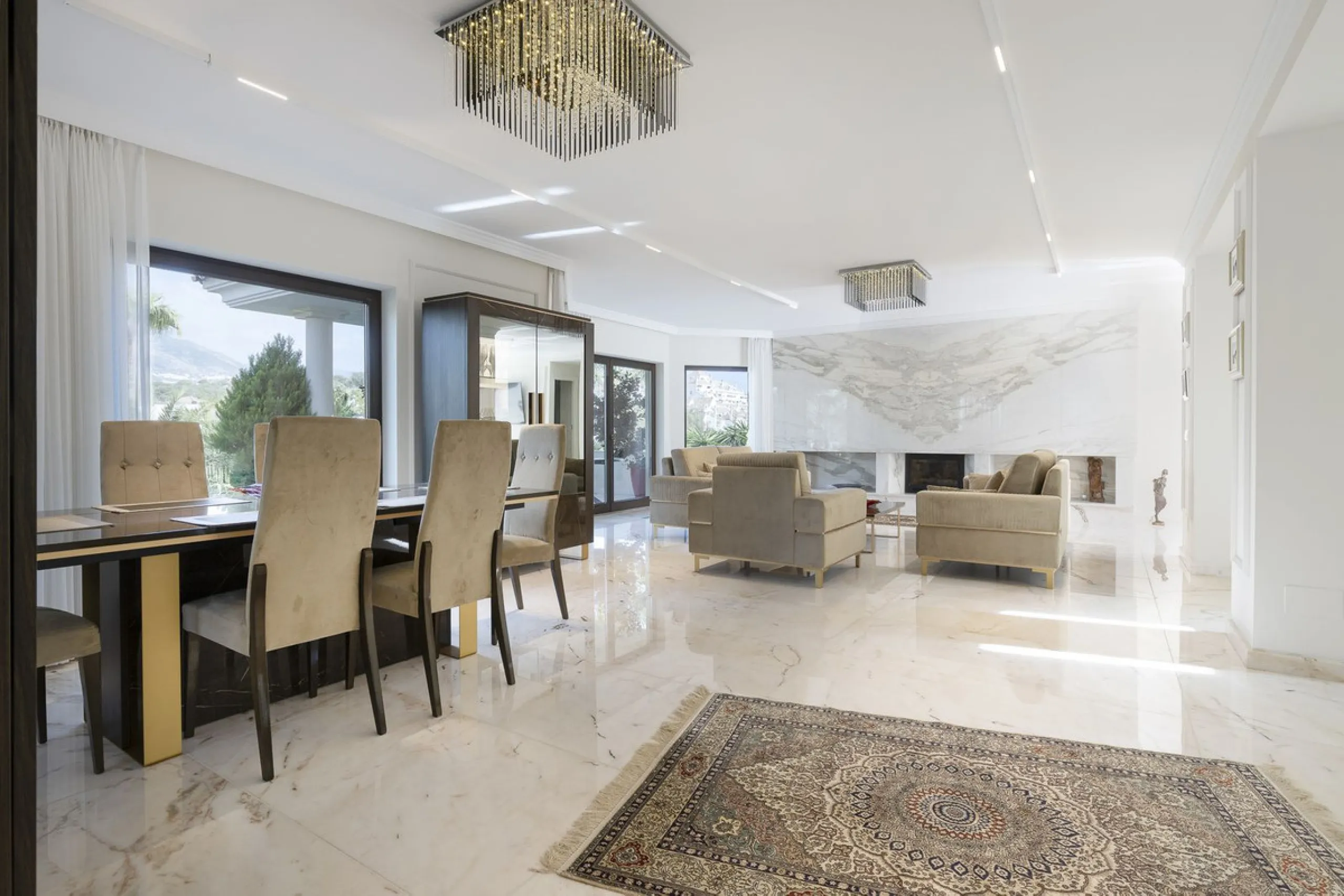 Located in the prestigious Mijas Golf, this exquisite 3-story villa offers a perfect blend of elegance, innovation, and comfort. With 6 bedrooms, 4 bathrooms + WC, and 5 spacious terraces, it's designed to impress:
