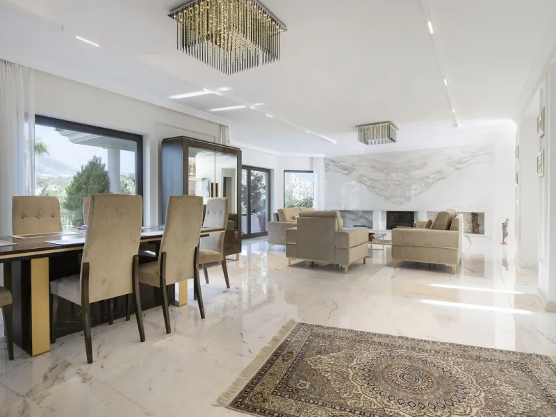 Located in the prestigious Mijas Golf, this exquisite 3-story villa offers a perfect blend of elegance, innovation, and comfort. With 6 bedrooms, 4 bathrooms + WC, and 5 spacious terraces, it's designed to impress:
