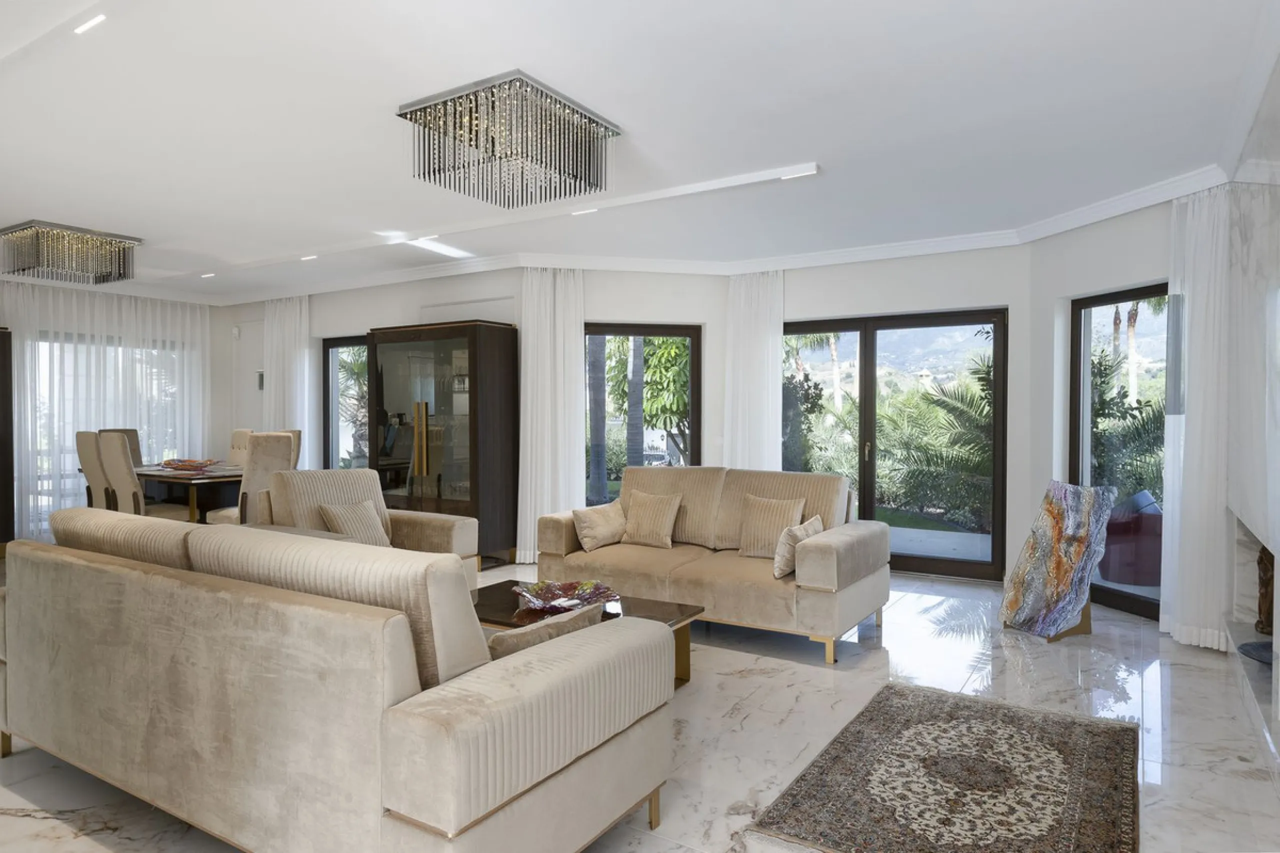 Located in the prestigious Mijas Golf, this exquisite 3-story villa offers a perfect blend of elegance, innovation, and comfort. With 6 bedrooms, 4 bathrooms + WC, and 5 spacious terraces, it's designed to impress: