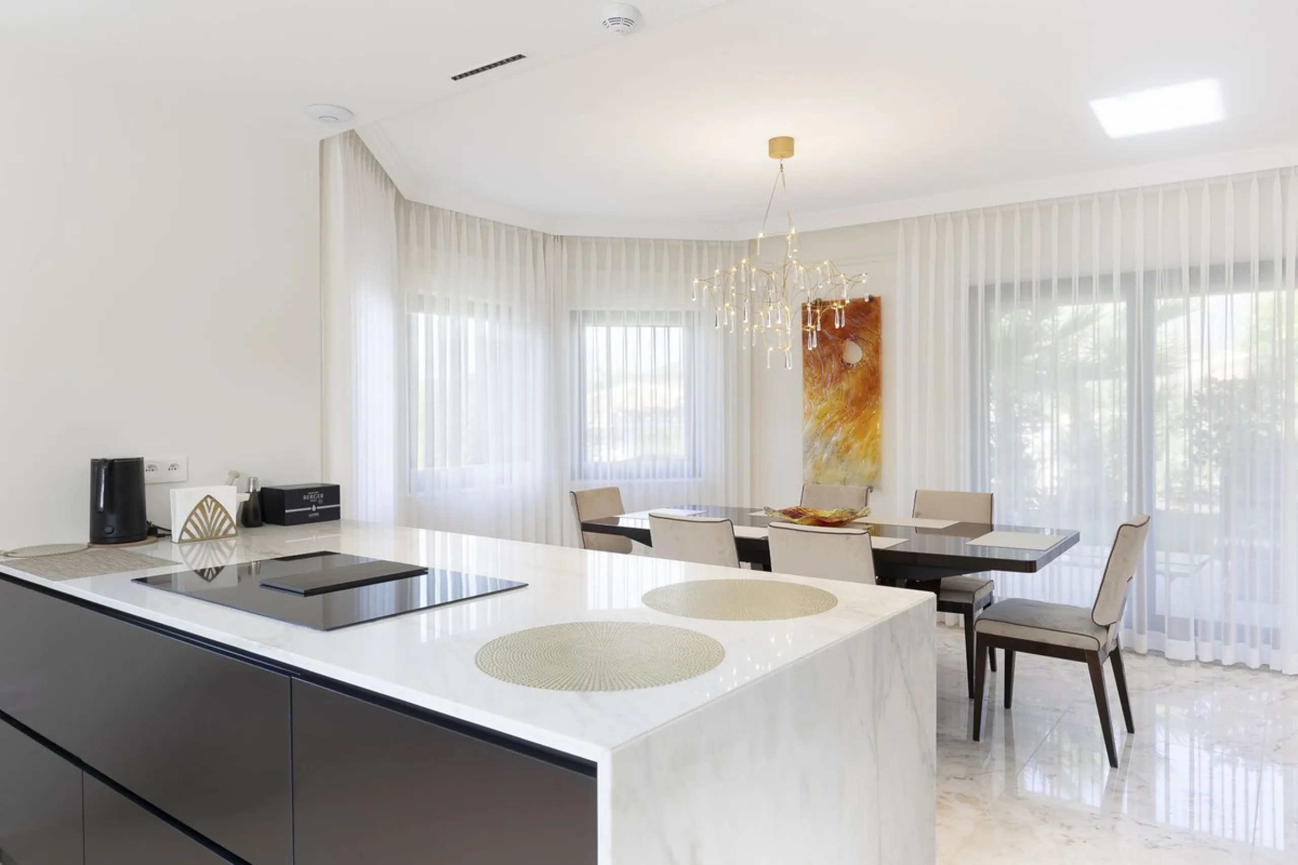 Located in the prestigious Mijas Golf, this exquisite 3-story villa offers a perfect blend of elegance, innovation, and comfort. With 6 bedrooms, 4 bathrooms + WC, and 5 spacious terraces, it's designed to impress: