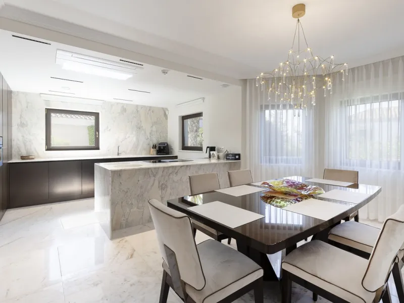 Located in the prestigious Mijas Golf, this exquisite 3-story villa offers a perfect blend of elegance, innovation, and comfort. With 6 bedrooms, 4 bathrooms + WC, and 5 spacious terraces, it's designed to impress: