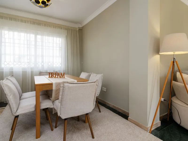 Impressive and spacious townhouse with idyllic valley views, located in the popular area of Calahonda , in a walking distance from the amenities.The townhouse is distributed on 3 floors and has 4 bedrooms, 3 bathrooms, a guest WC, very spacious living roo