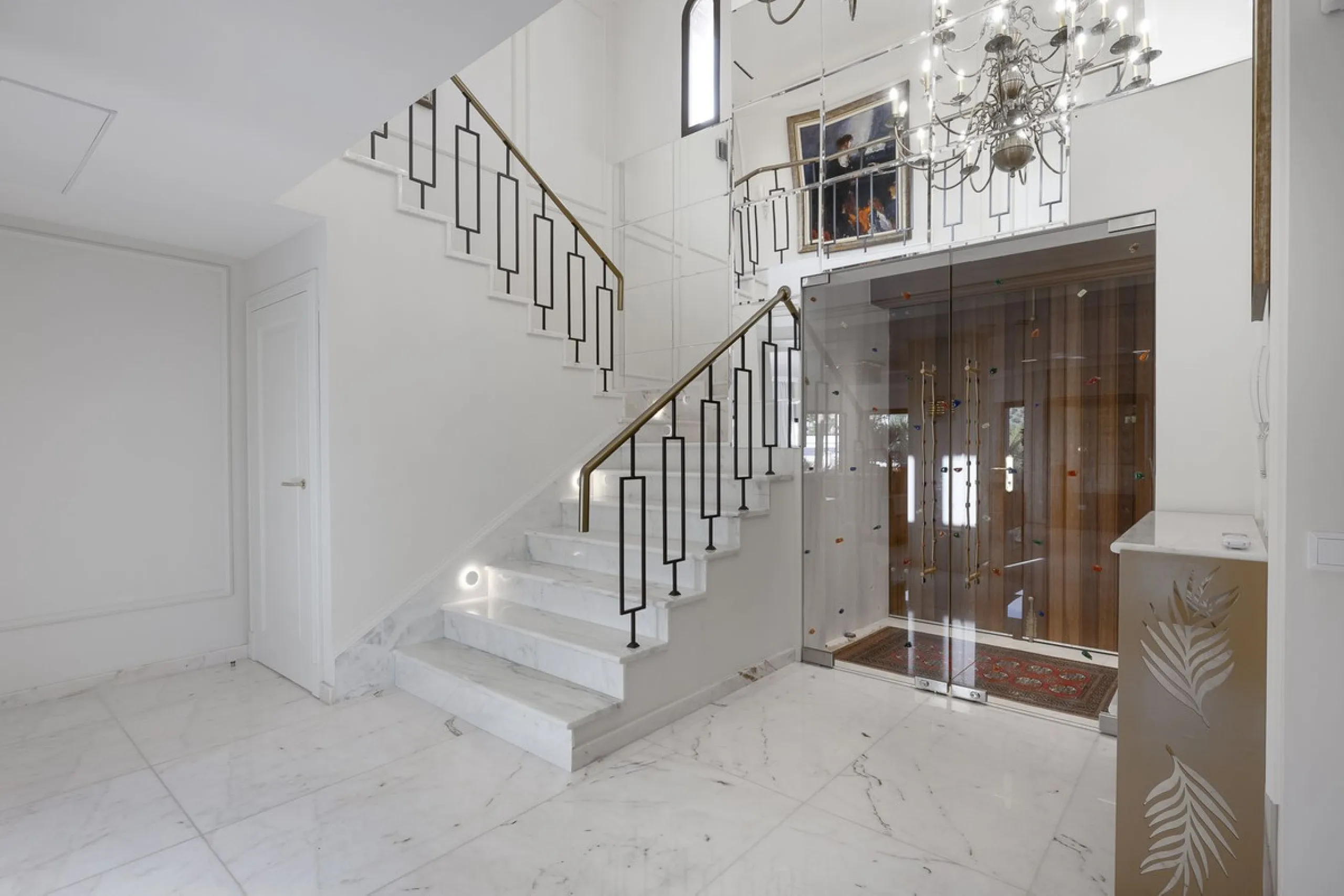 Located in the prestigious Mijas Golf, this exquisite 3-story villa offers a perfect blend of elegance, innovation, and comfort. With 6 bedrooms, 4 bathrooms + WC, and 5 spacious terraces, it's designed to impress: