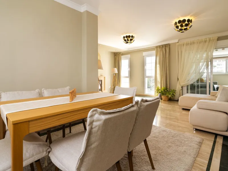 Impressive and spacious townhouse with idyllic valley views, located in the popular area of Calahonda , in a walking distance from the amenities.The townhouse is distributed on 3 floors and has 4 bedrooms, 3 bathrooms, a guest WC, very spacious living roo