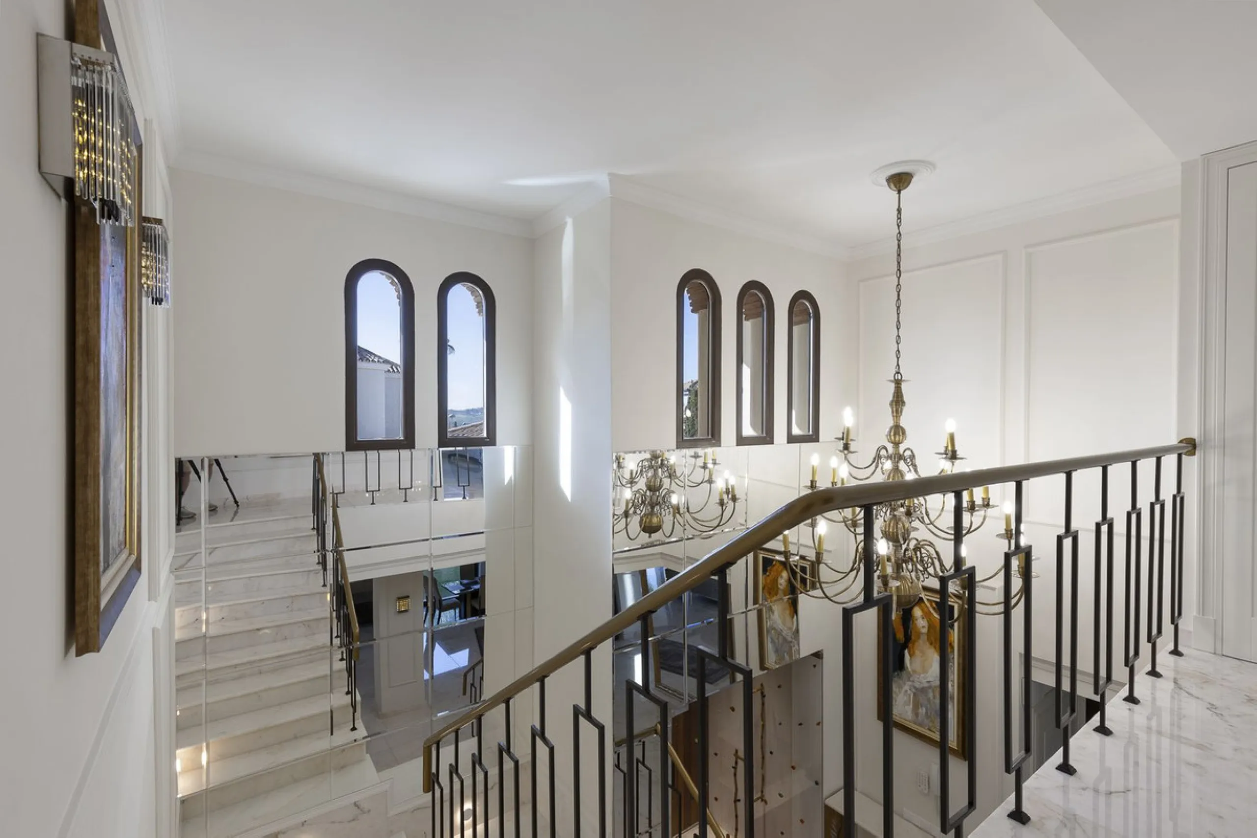 Located in the prestigious Mijas Golf, this exquisite 3-story villa offers a perfect blend of elegance, innovation, and comfort. With 6 bedrooms, 4 bathrooms + WC, and 5 spacious terraces, it's designed to impress: