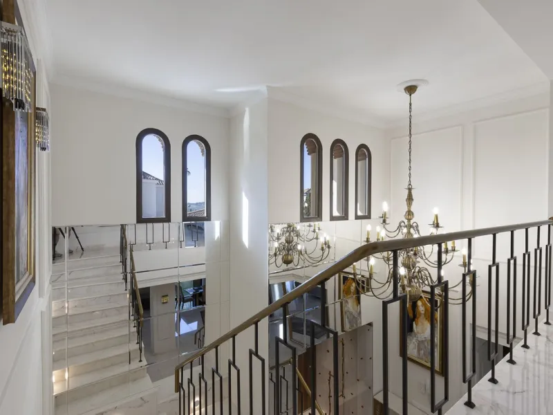 Located in the prestigious Mijas Golf, this exquisite 3-story villa offers a perfect blend of elegance, innovation, and comfort. With 6 bedrooms, 4 bathrooms + WC, and 5 spacious terraces, it's designed to impress: