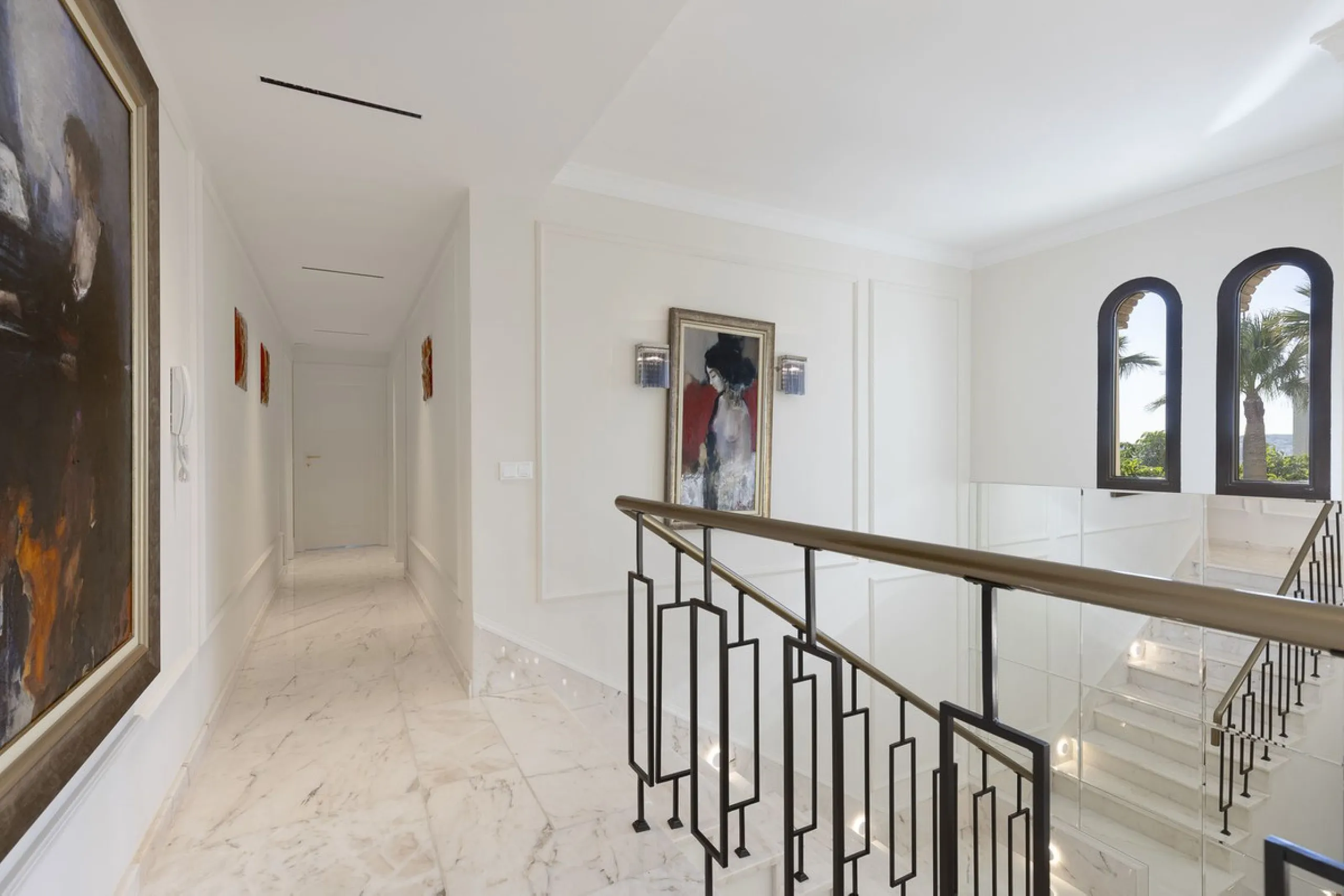 Located in the prestigious Mijas Golf, this exquisite 3-story villa offers a perfect blend of elegance, innovation, and comfort. With 6 bedrooms, 4 bathrooms + WC, and 5 spacious terraces, it's designed to impress: