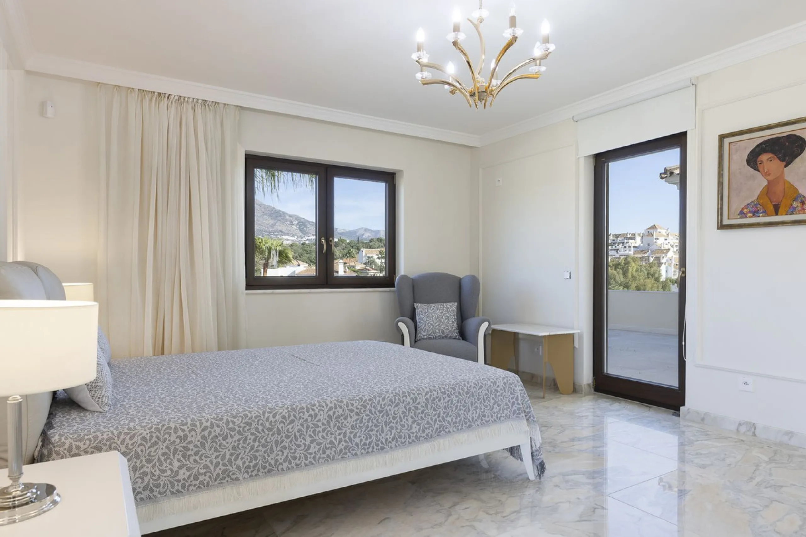 Located in the prestigious Mijas Golf, this exquisite 3-story villa offers a perfect blend of elegance, innovation, and comfort. With 6 bedrooms, 4 bathrooms + WC, and 5 spacious terraces, it's designed to impress: