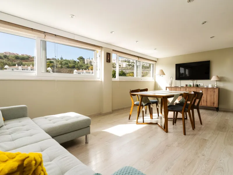 Impressive and spacious townhouse with idyllic valley views, located in the popular area of Calahonda , in a walking distance from the amenities.The townhouse is distributed on 3 floors and has 4 bedrooms, 3 bathrooms, a guest WC, very spacious living roo
