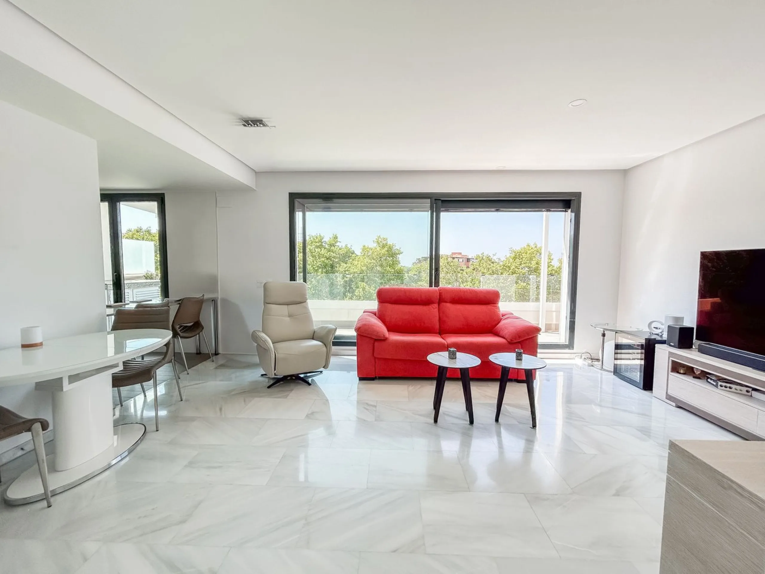 Apartment - Penthouse Duplex в продаже в Marbella, Málaga. В доме 4 спален и 3 ванных комнат. Площадь дома 139 м²