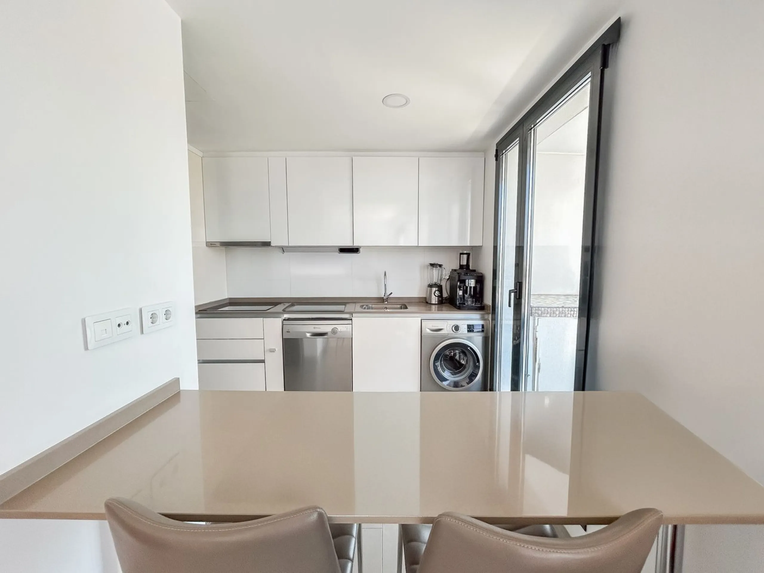 Apartment - Penthouse Duplex в продаже в Marbella, Málaga. В доме 4 спален и 3 ванных комнат. Площадь дома 139 м²