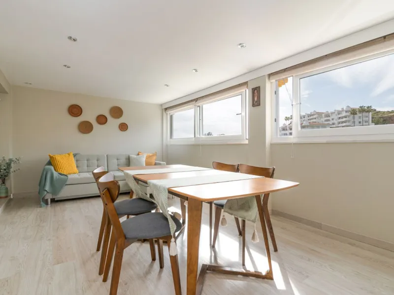 Impressive and spacious townhouse with idyllic valley views, located in the popular area of Calahonda , in a walking distance from the amenities.The townhouse is distributed on 3 floors and has 4 bedrooms, 3 bathrooms, a guest WC, very spacious living roo