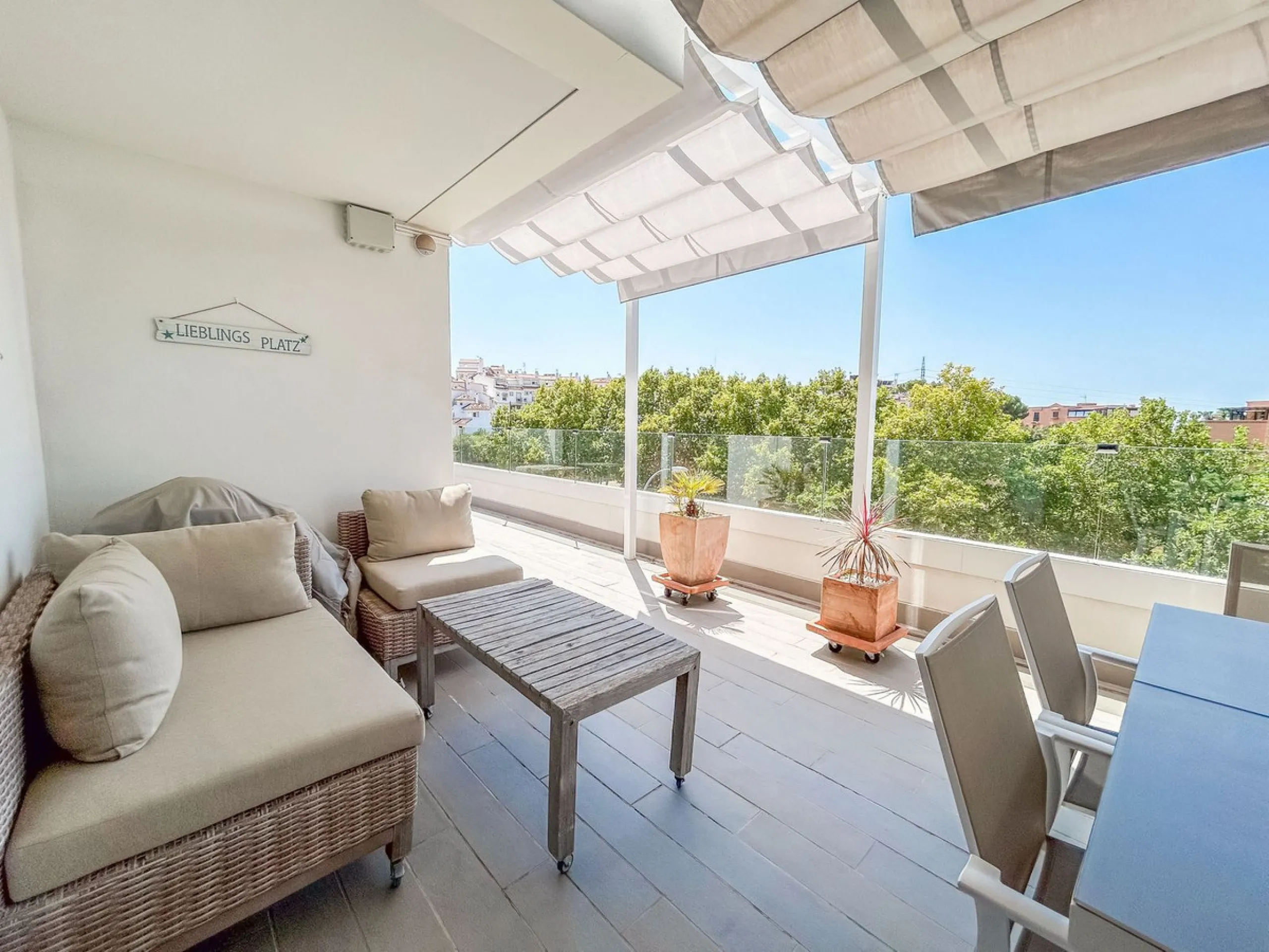 Apartment - Penthouse Duplex в продаже в Marbella, Málaga. В доме 4 спален и 3 ванных комнат. Площадь дома 139 м²