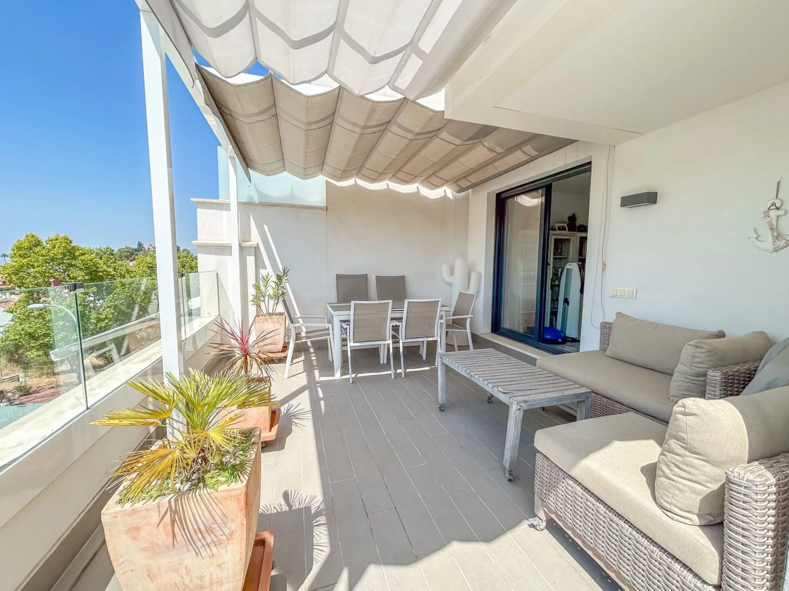 Apartment - Penthouse Duplex в продаже в Marbella, Málaga. В доме 4 спален и 3 ванных комнат. Площадь дома 139 м²