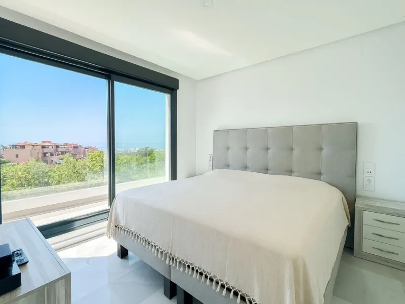 Apartment - Penthouse Duplex в продаже в Marbella, Málaga. В доме 4 спален и 3 ванных комнат. Площадь дома 139 м²