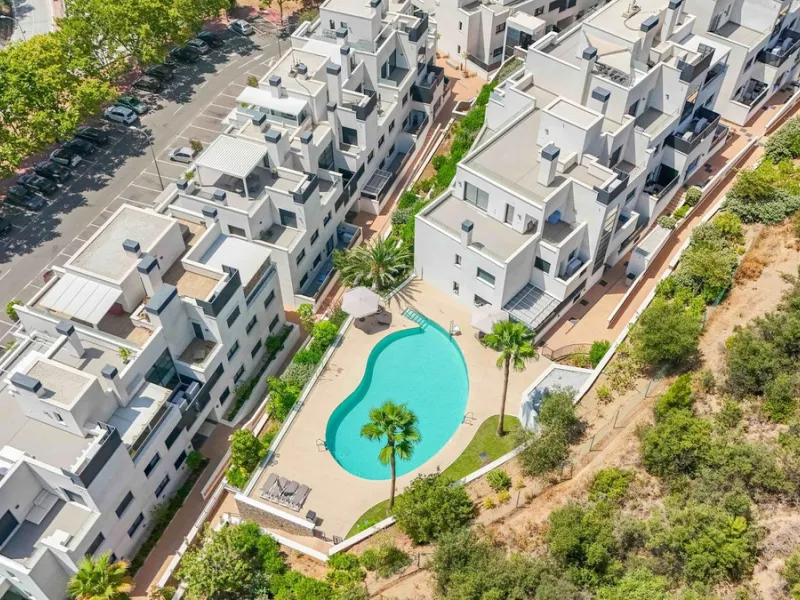 Apartment - Penthouse Duplex в продаже в Marbella, Málaga. В доме 4 спален и 3 ванных комнат. Площадь дома 139 м²