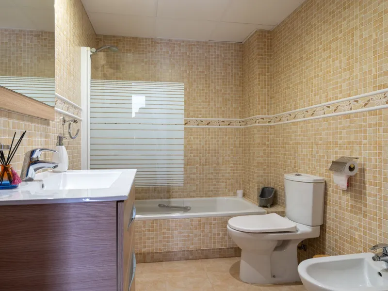 Impressive and spacious townhouse with idyllic valley views, located in the popular area of Calahonda , in a walking distance from the amenities.The townhouse is distributed on 3 floors and has 4 bedrooms, 3 bathrooms, a guest WC, very spacious living roo