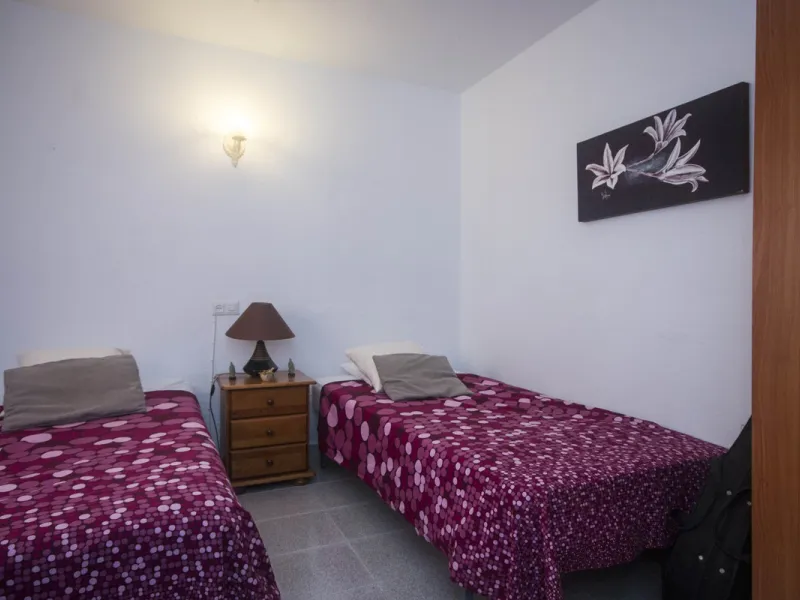 Charming little finca with lots of land. Could make a great place to keep animals. Not too far out and reached to the door by tarmacked roadways. All on one level the property has been extensively renovated and boasts a lovely family room kitchen, spaciou
