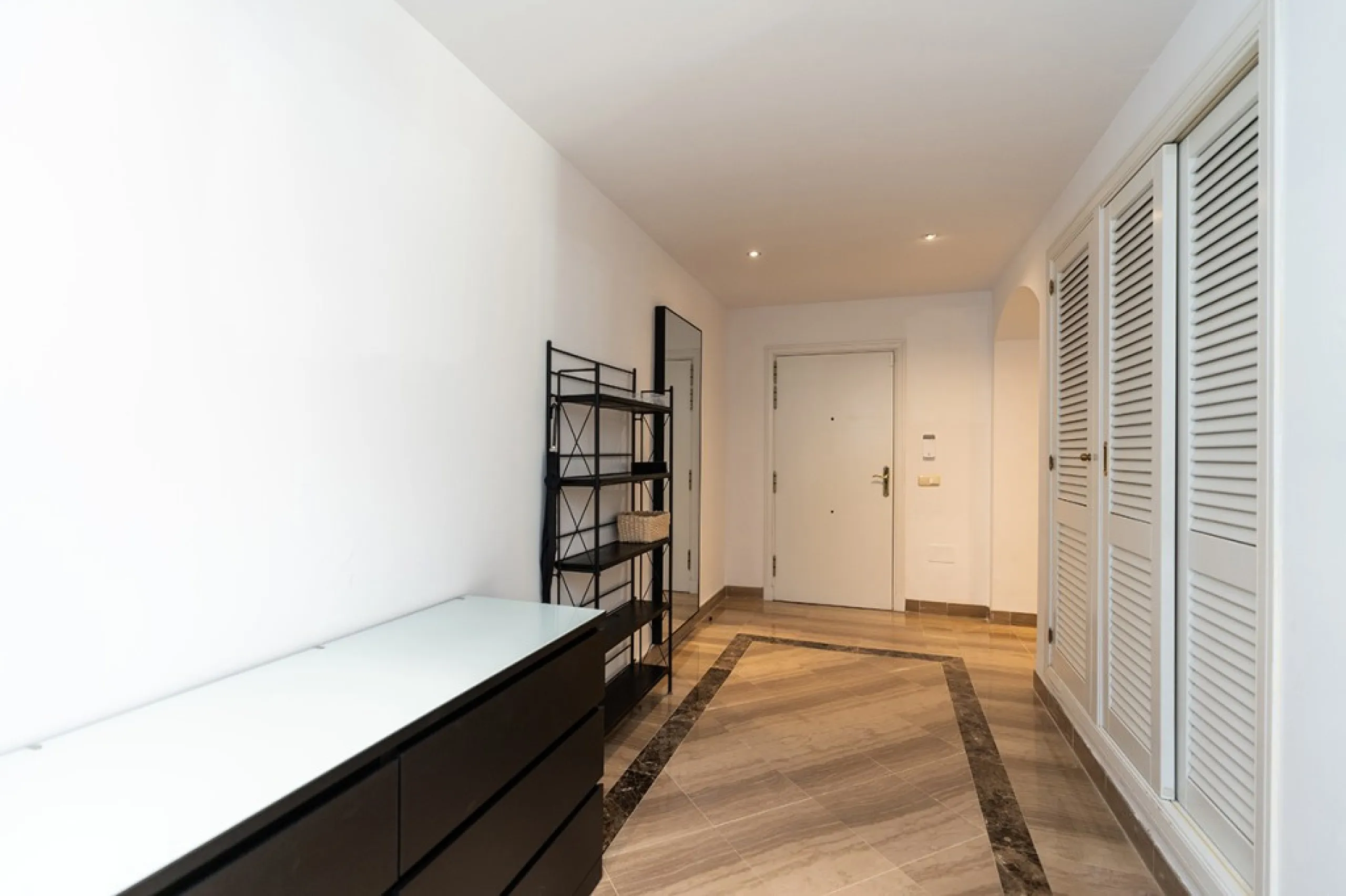 Apartment - Ground Floor Apartment в продаже в Marbella, Málaga. В доме 3 спален и 2 ванных комнат. Площадь дома 155 м²